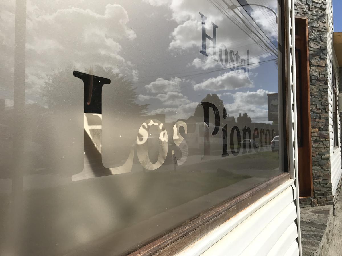 Hostal Los Pioneros プエルト・ナタレス エクステリア 写真